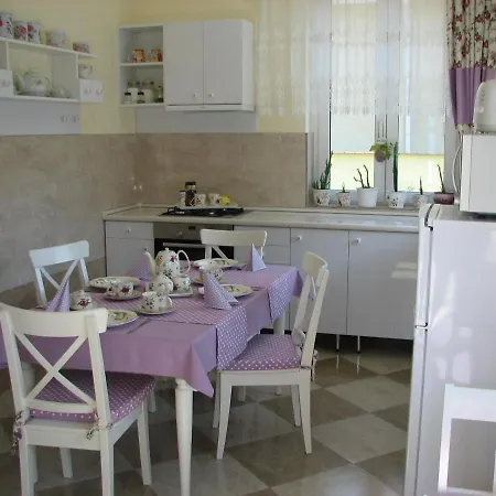 Aranyoshaz-vendeghaz Daire Budapeşte